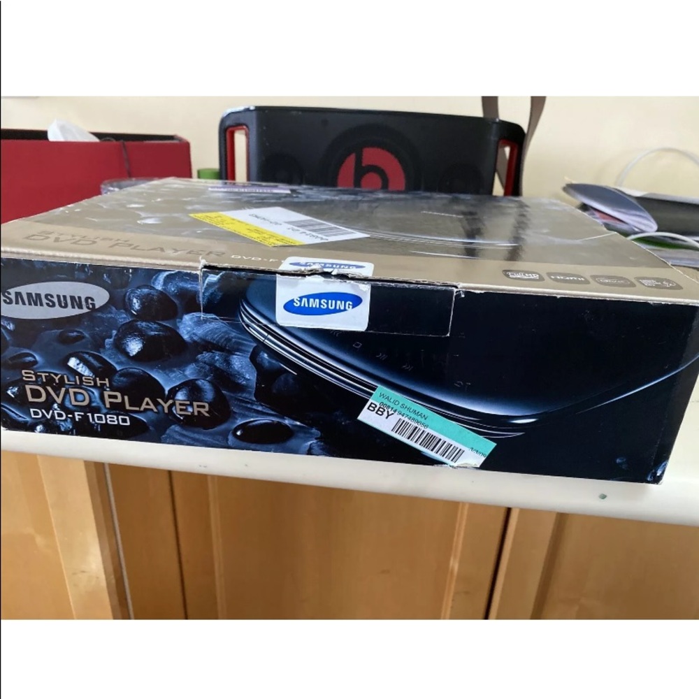 Samsung Stylish DVD player. DVD F-1080